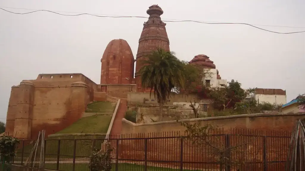 Madan Mohan Temple Karauli | VNV Tours - udaipur sightseeing cab