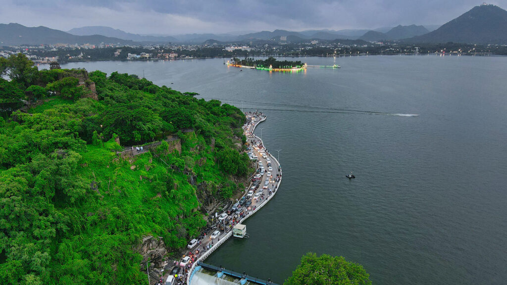 Fateh Sagar Lake Udaipur | VNV Tours - taxi services in udaipur