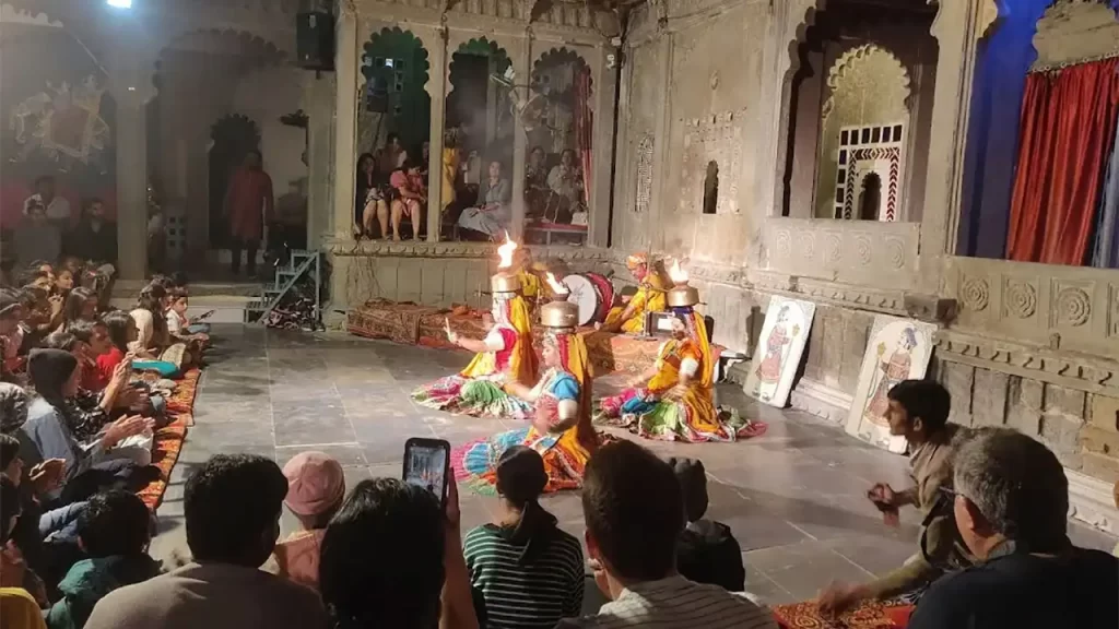 bagore ki haveli museum in udaipur | tempo traveller in udaipur