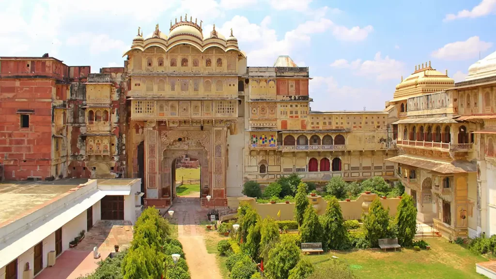 karauli palace | best taxi services in udaipur