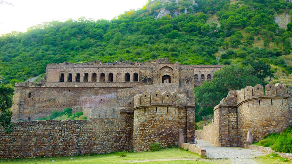 Kankwari Fort Sariska | VNV Tours - Tour operator in udaipur