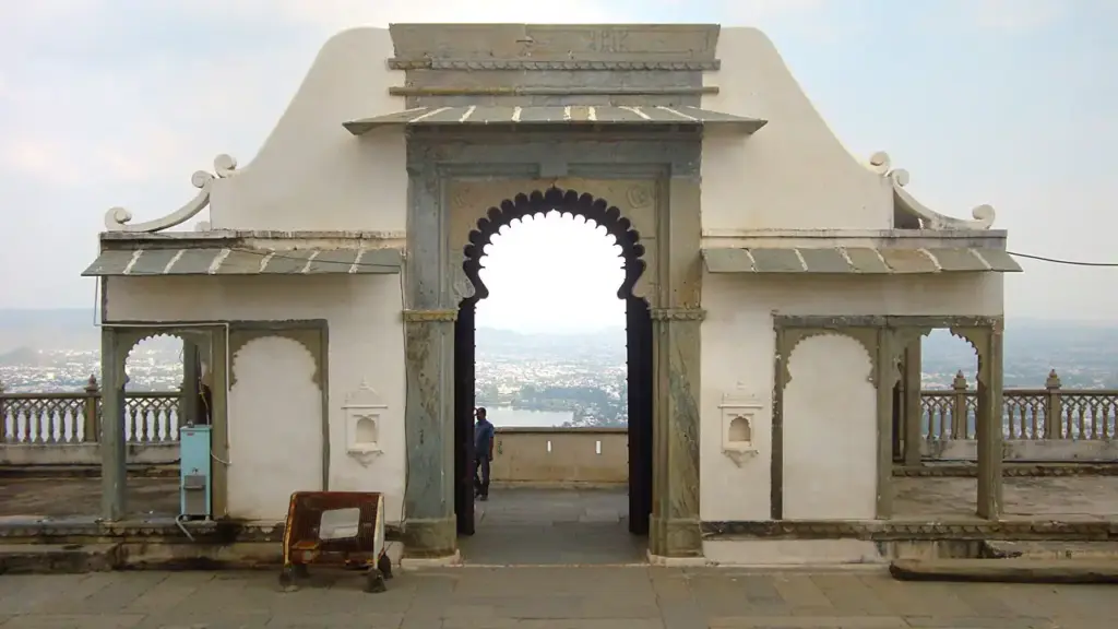 Udaipur airport taxi | VNV Tours - Taxi Services in Udaipur